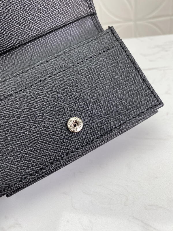 プラダ財布コピー全体デザイン